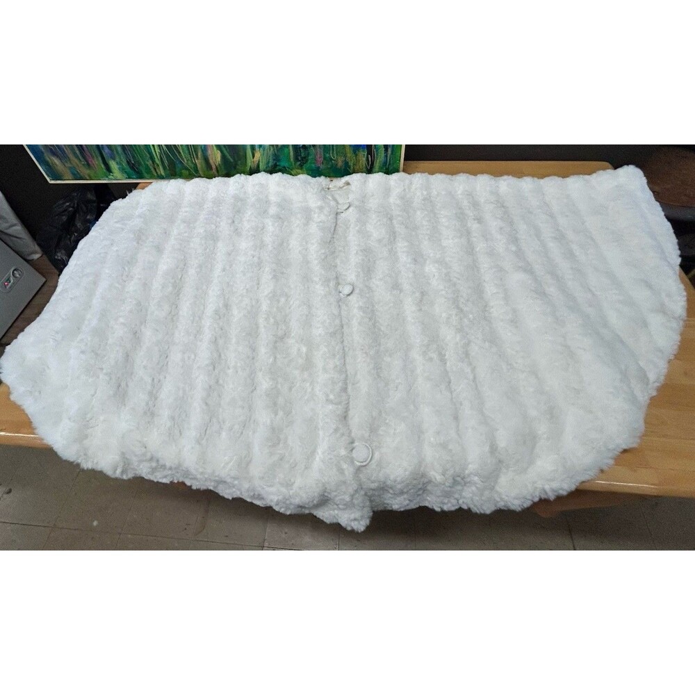 White Plush Faux Fur Christmas Tree Skirt 50" Velvety Silky Lining Buttons